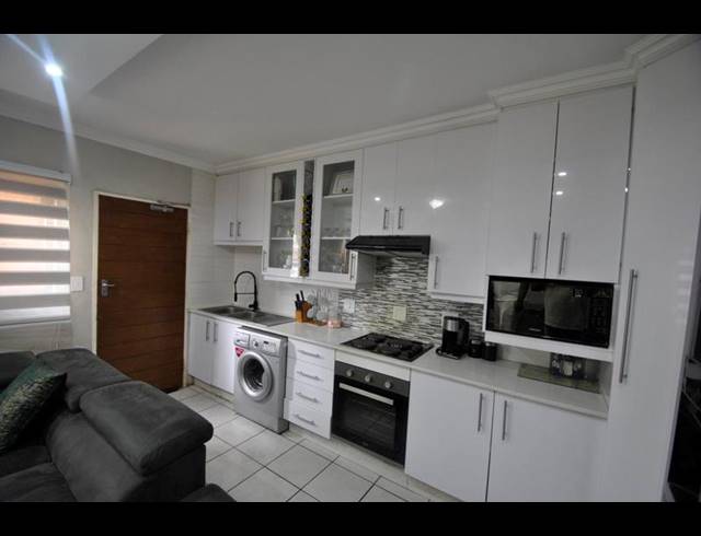 3 BEDROOM APARTMENT FOR SALE IN KENLEAF